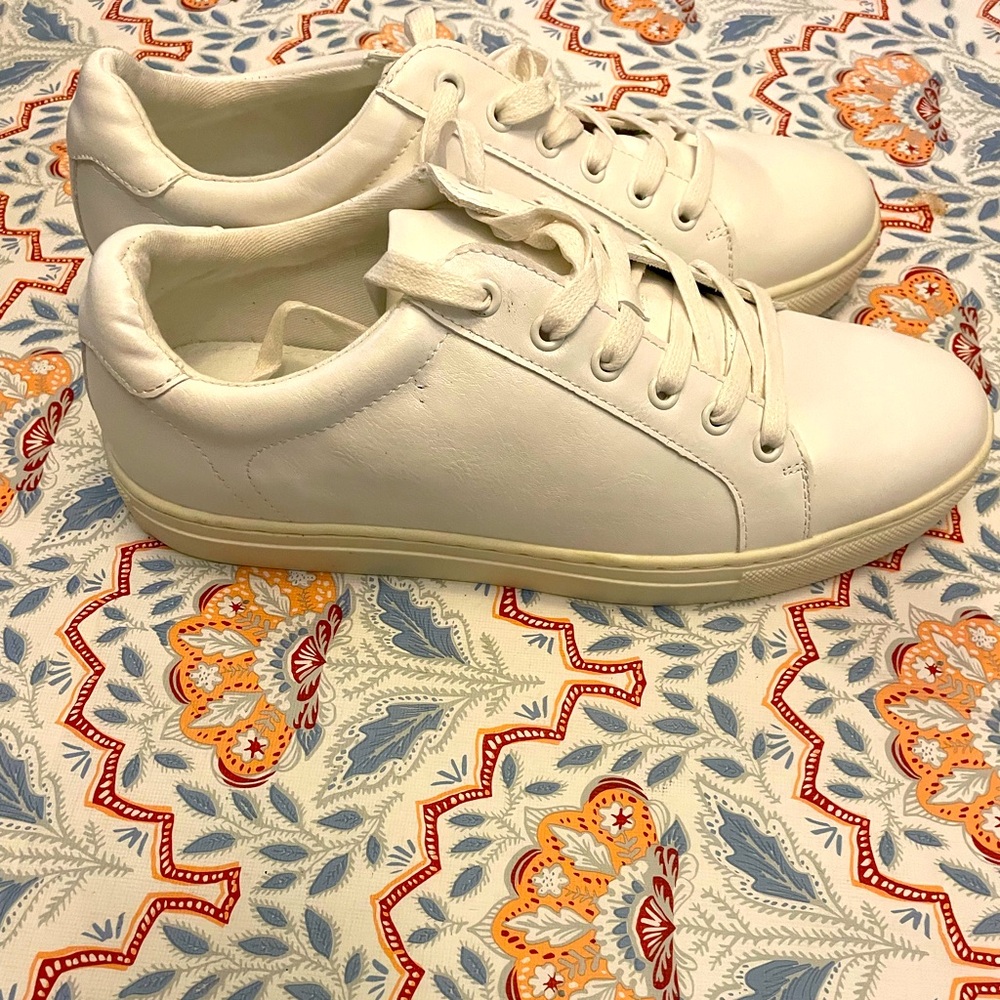 New Banana Republic white sneakers
